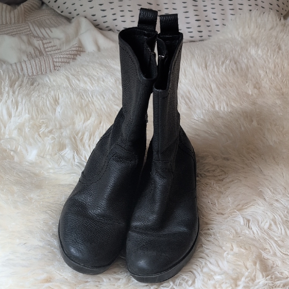 ARIAT Black Leather boots